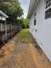 458 SE 3rd St in Hialeah, FL - Building Photo - Building Photo