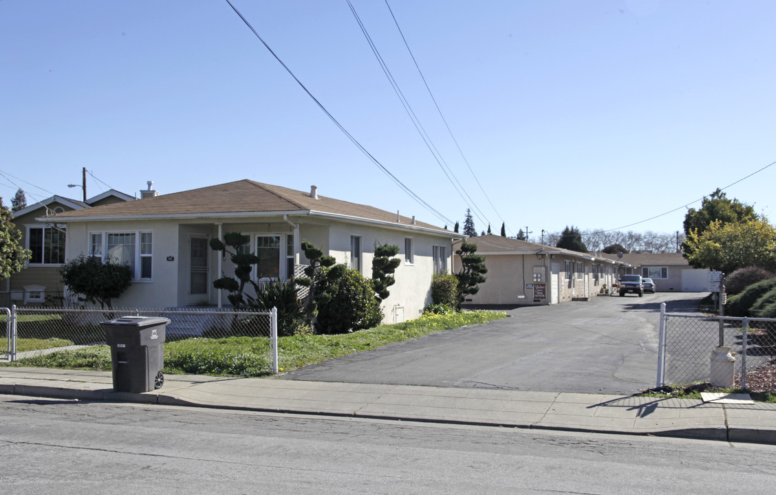 555-563 Laurel Ave in Hayward, CA - Building Photo