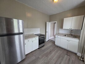 104 S 51st St in Philadelphia, PA - Building Photo
