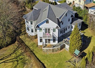 74 Old Post Ln in Mamaroneck, NY - Building Photo - Building Photo