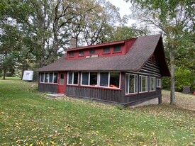 119 Lake Blvd E, Unit Log cabin- Seasonal in Ottertail, MN - Building Photo