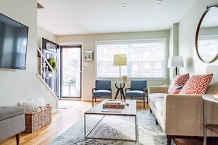 601 N West St in Alexandria, VA - Building Photo