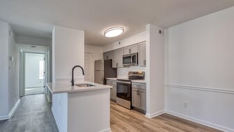 Latitudes Apartments in Virginia Beach, VA - Building Photo