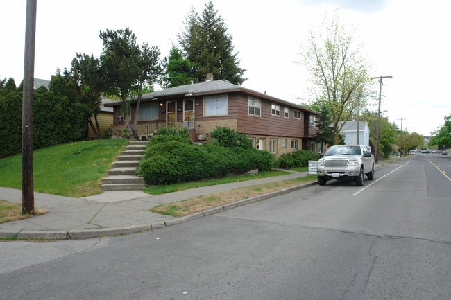 733 W Augusta Ave in Spokane, WA - Foto de edificio - Building Photo