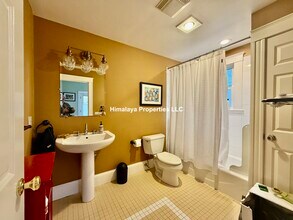 381 Huron Ave, Unit A in Cambridge, MA - Building Photo - Building Photo