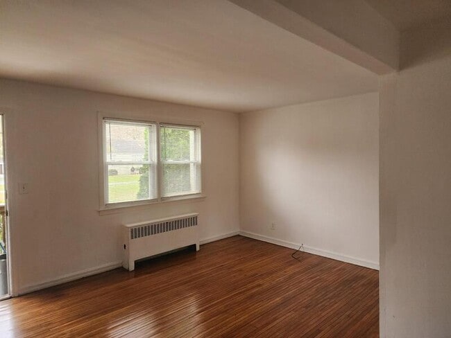 2 Springwood Cir in Hyde Park, NY - Building Photo - Building Photo