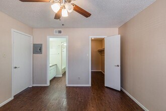 1717 W 35th St-Unit -102 in Austin, TX - Building Photo - Building Photo