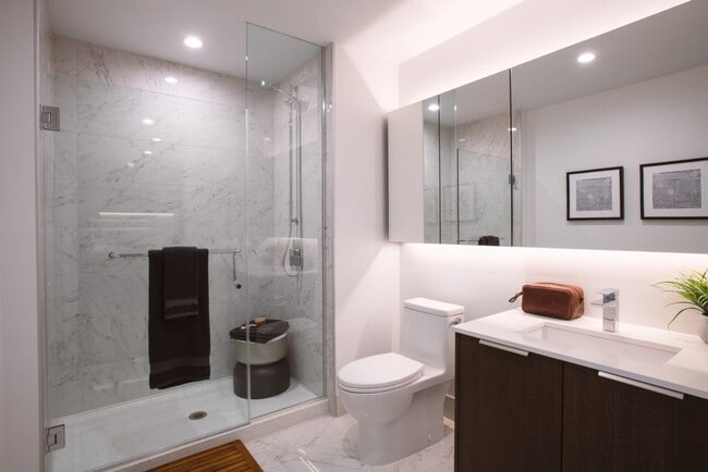 300 W Hill St, Unit 3005 in Chicago, IL - Foto de edificio - Building Photo