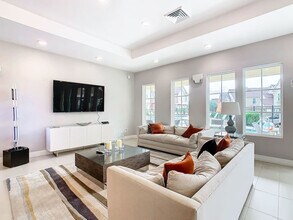 7516 Sunflower Dr in Kissimmee, FL - Foto de edificio - Building Photo