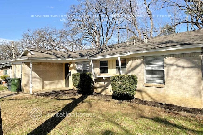 811 Clover Park Dr in Arlington, TX - Building Photo - Building Photo