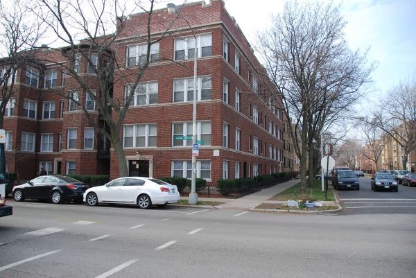 6834 N Ashland Blvd in Chicago, IL - Building Photo