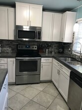 2437 Tullibee Dr in Norfolk, VA - Foto de edificio - Building Photo
