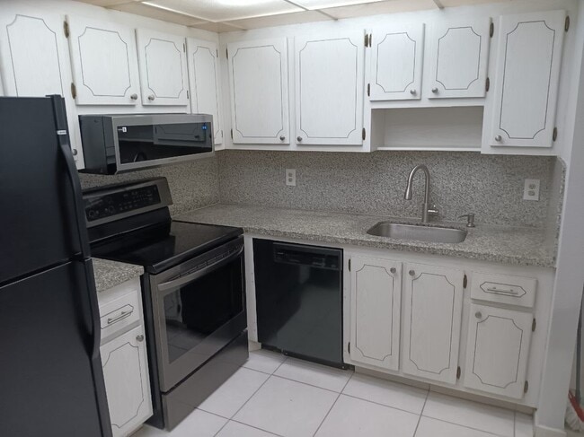 619 Saxony M, Unit 619 Saxony M