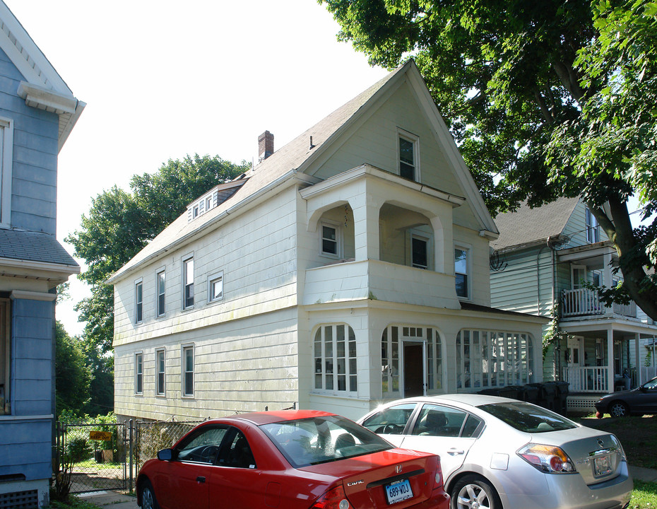 174 Montauk Ave in New London, CT - Building Photo