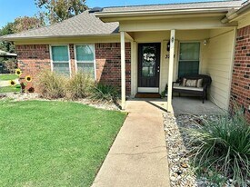 3713 Lake Vista Ct in Granbury, TX - Building Photo