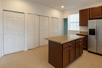1130 SW 147th Ave in Pembroke Pines, FL - Foto de edificio - Building Photo