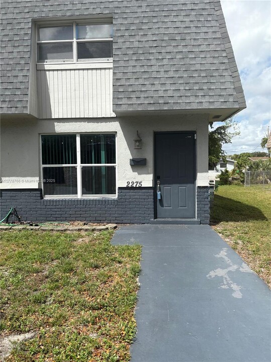 2271 NW 59th Wy in Lauderhill, FL - Building Photo