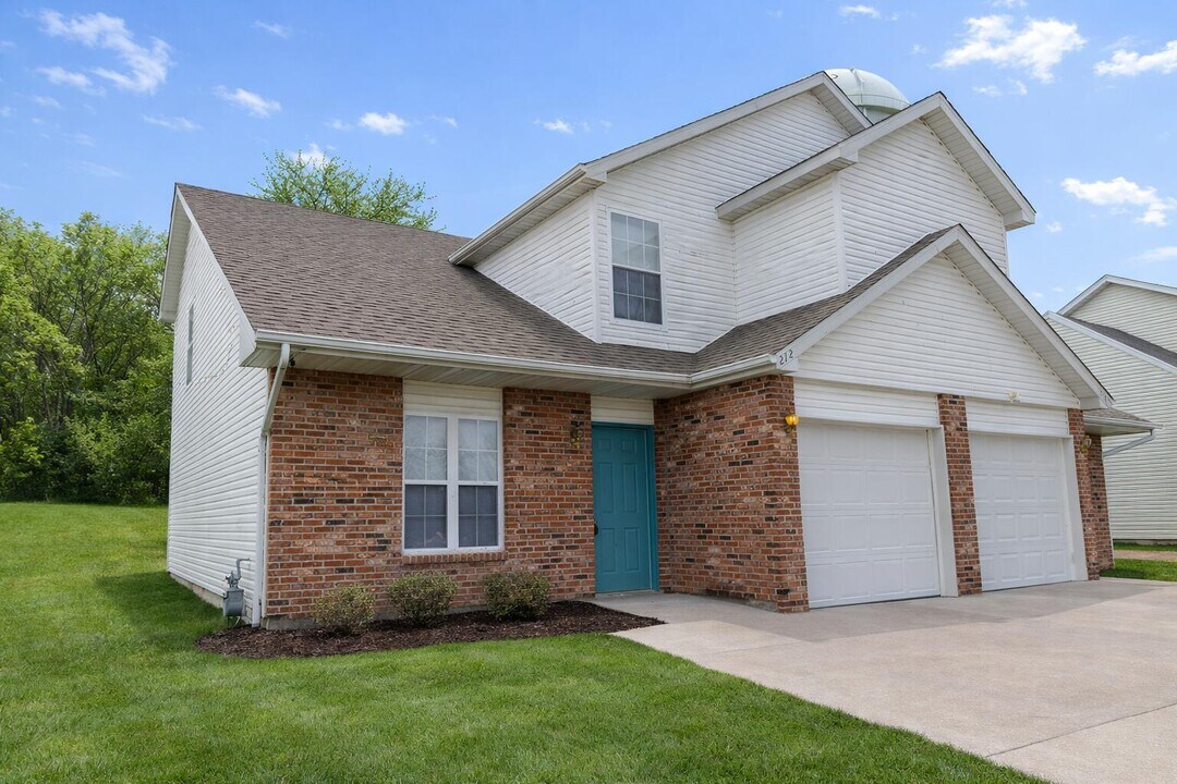 212 Nikki Way in Columbia, MO - Building Photo