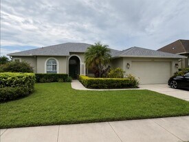 4910 Flagstone Dr in Sarasota, FL - Building Photo