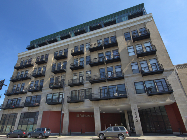 1645 W Ogden Ave, Unit 0304 in Chicago, IL - Building Photo