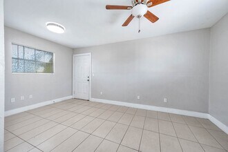 1711 Fourcade St in Houston, TX - Building Photo - Building Photo