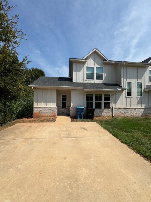 910 N Bush Ave in Denison, TX - Building Photo - Building Photo