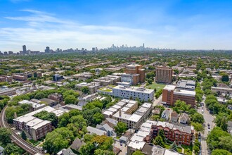 1950 W Wilson Ave, Unit 1952-3AA in Chicago, IL - Foto de edificio - Building Photo