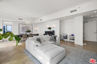 10727 Wilshire Blvd in Los Angeles, CA - Building Photo - Building Photo