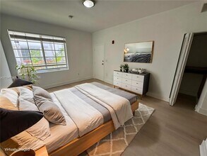 1000 Meridian Ave in Miami Beach, FL - Building Photo - Building Photo