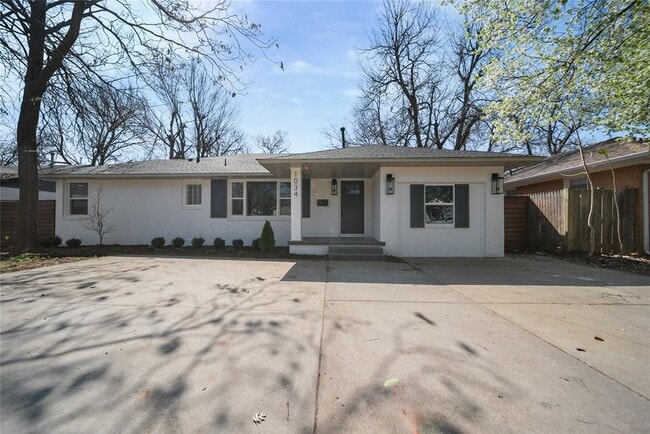 property at 1034 W Boyd St