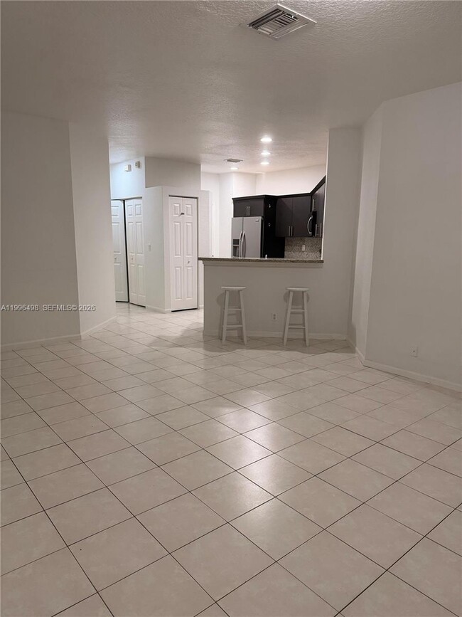 9040 NW 54th St in Sunrise, FL - Foto de edificio - Building Photo