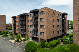 The Landings in Des Plaines, IL - Foto de edificio - Building Photo