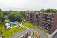 Lanthier Royal Apartments in Pointe-claire, QC - Building Photo - Building Photo