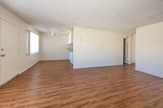 Ryon ave Apartments in Bellflower, CA - Building Photo - Interior Photo