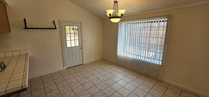 301 S Lupin Ln in Ridgecrest, CA - Building Photo - Building Photo