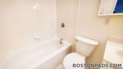 175 Freeman St, Unit 723 in Brookline, MA - Foto de edificio - Building Photo