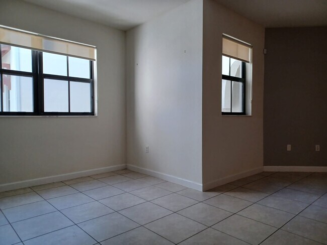 10630 NW 88th St, Unit 220 in Doral, FL - Building Photo - Building Photo