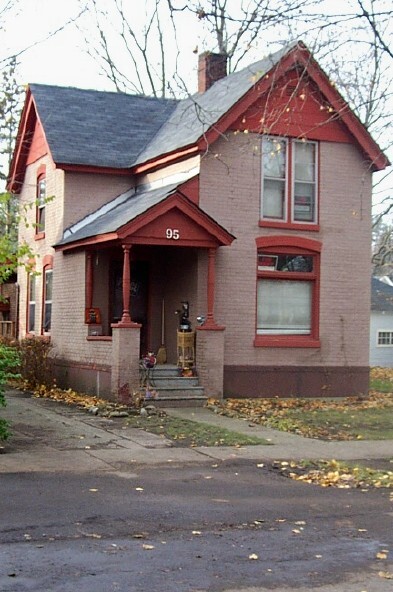 95 Oakwood St in Ypsilanti, MI - Building Photo
