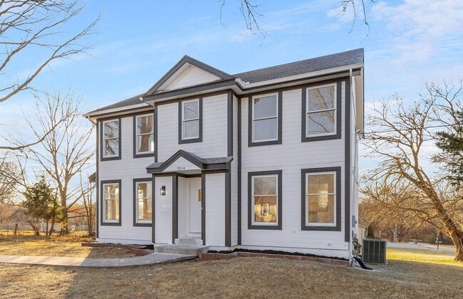 7014 N Brookside Rd in Pleasant Valley, MO - Building Photo - Building Photo