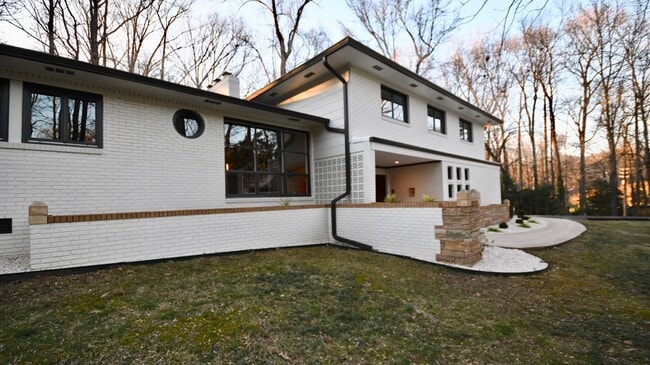 5755 Doncaster Dr in Charlotte, NC - Building Photo - Building Photo