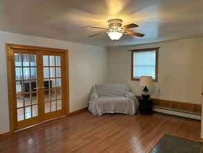 7 Church St, Unit Randy in Carver, MA - Foto de edificio - Building Photo