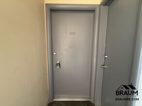 6041 Whitsett Ave in Los Angeles, CA - Building Photo - Building Photo