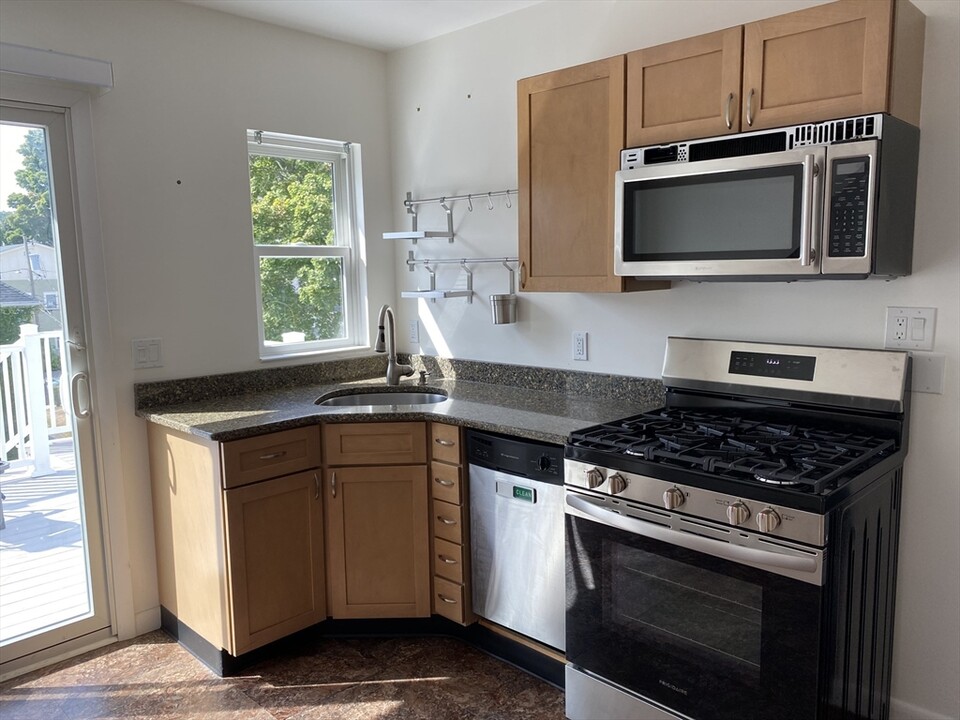 30 Newcastle Rd in Boston, MA - Building Photo