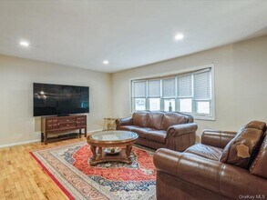 42 Mesa Pl in Nanuet, NY - Building Photo - Building Photo