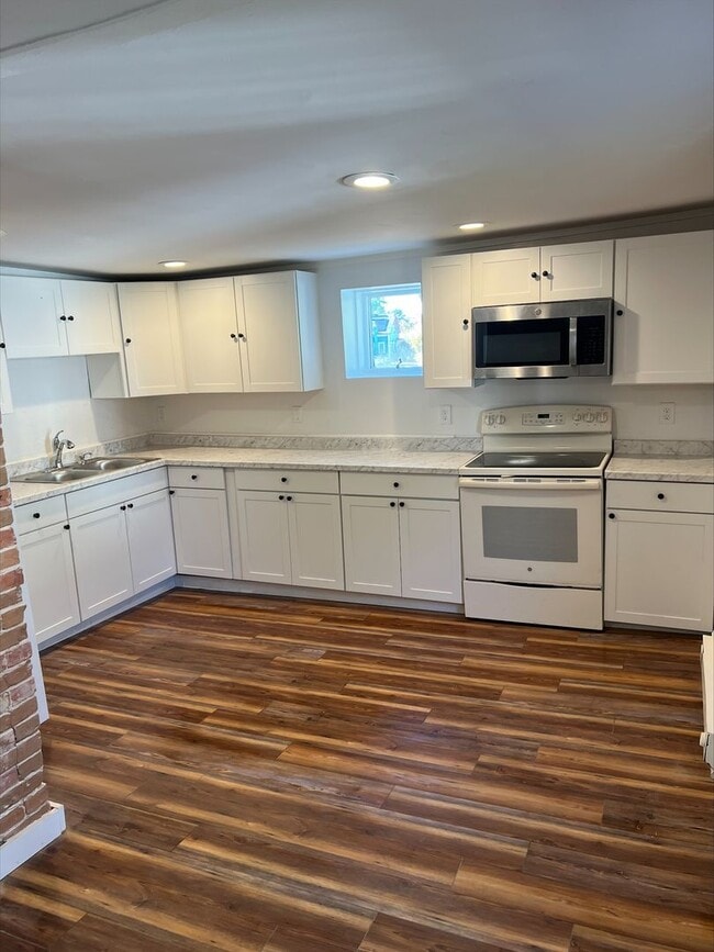 150 Maple St in Warren, MA - Building Photo - Building Photo