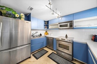 2301 Collins Ave in Miami Beach, FL - Building Photo - Building Photo