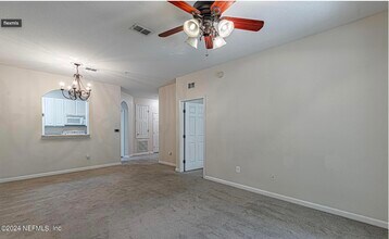 7801 Point Meadows Dr in Jacksonville, FL - Building Photo - Building Photo