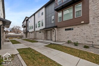 142 E Lavalle Ct in Sandy, UT - Building Photo - Building Photo