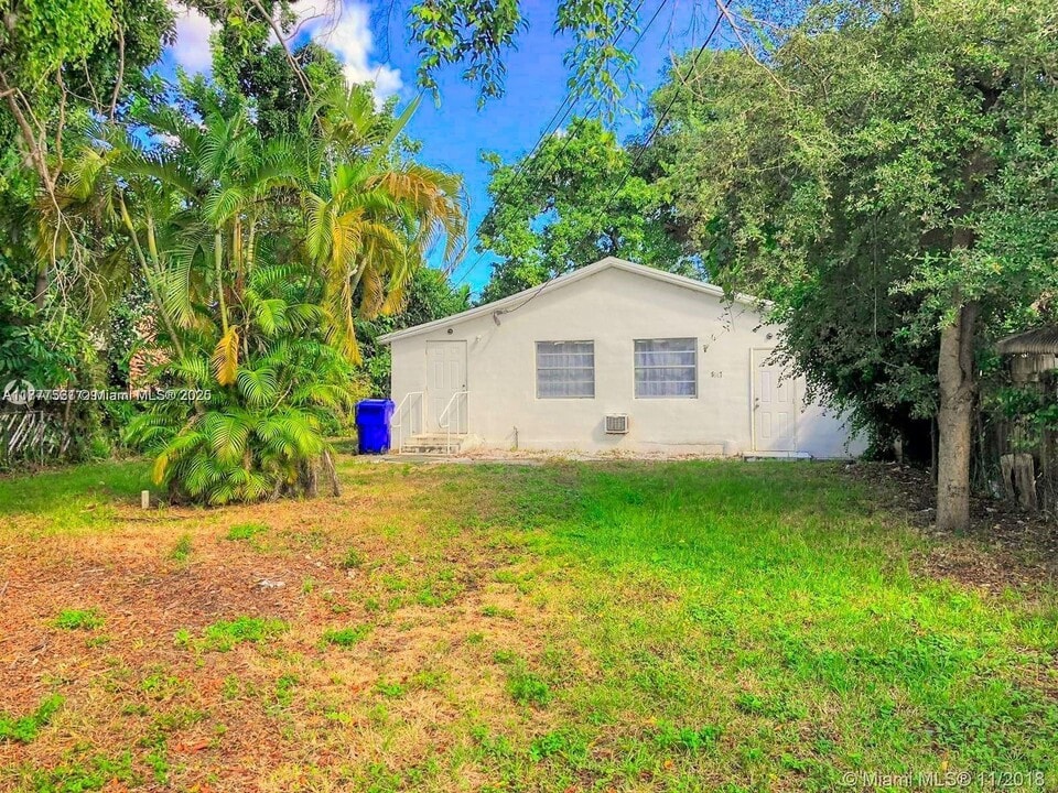 5647 NW 5th Ct in Miami, FL - Building Photo