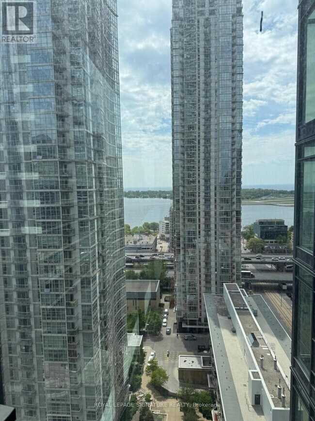 3 Concord Cityplace Wy in Toronto, ON - Building Photo - Building Photo